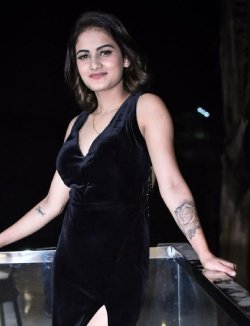 Shreya sexy call girl in Pune slim escorts call girls in Pune